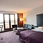 Scandic Front 4*