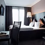 سكانديك فرونت 4*