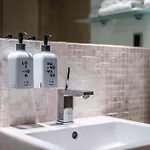 سكانديك فرونت فندق