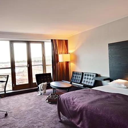 Scandic Front 4*