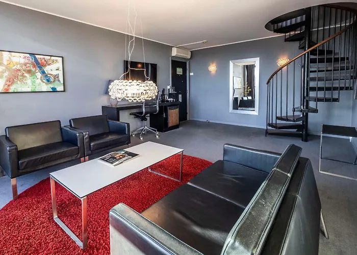 Otel Scandic Front 4*